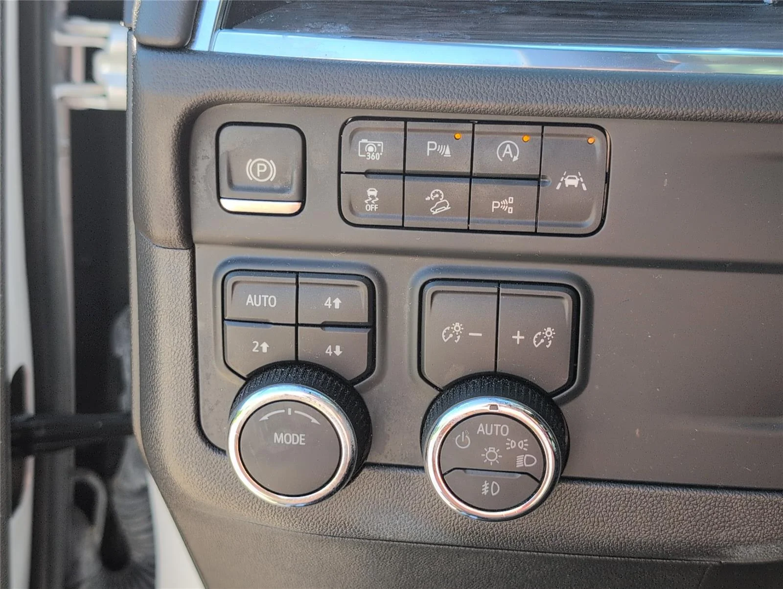 Used 2025 Iridescent Pearl Tricoat Chevrolet Z71 image 26