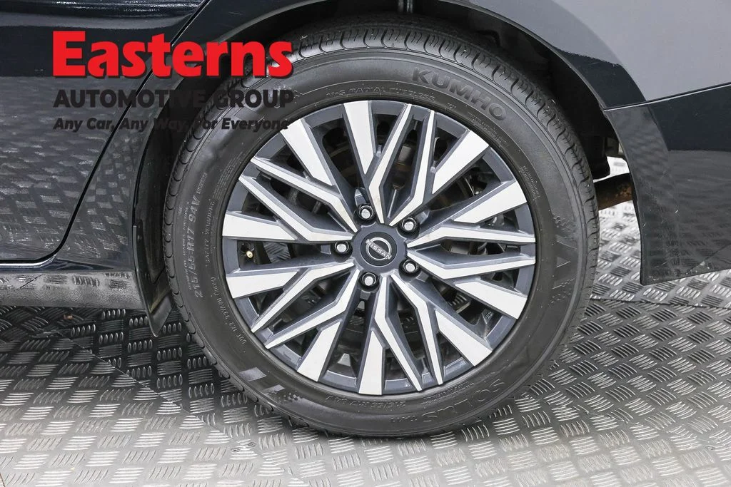Used 2025 Black Nissan 2.5 SV image 30