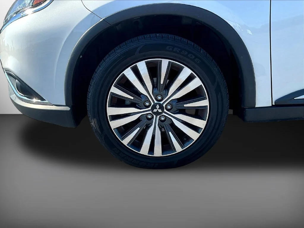 Used 2020 White Mitsubishi ES image 35
