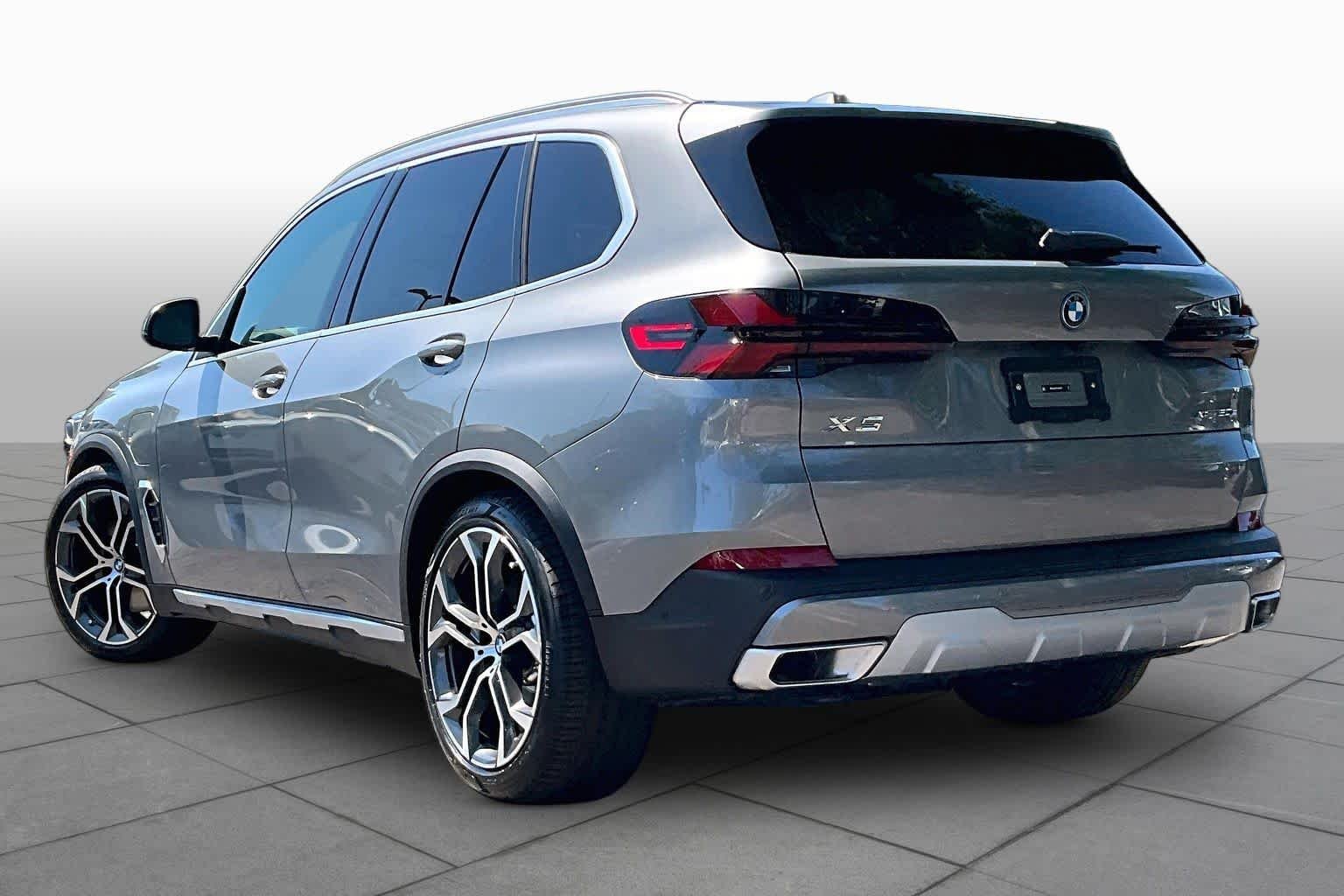 New 2026 Skyscraper Grey Metallic BMW xDrive50e image 12