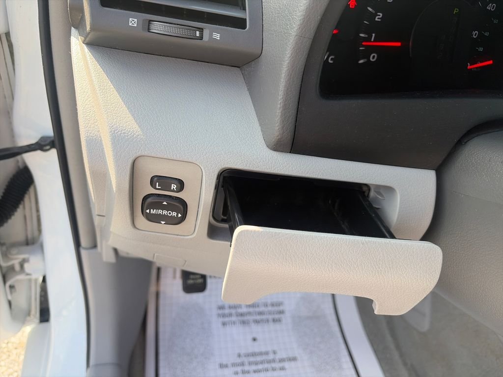 Used 2009 Super White Toyota  image 30
