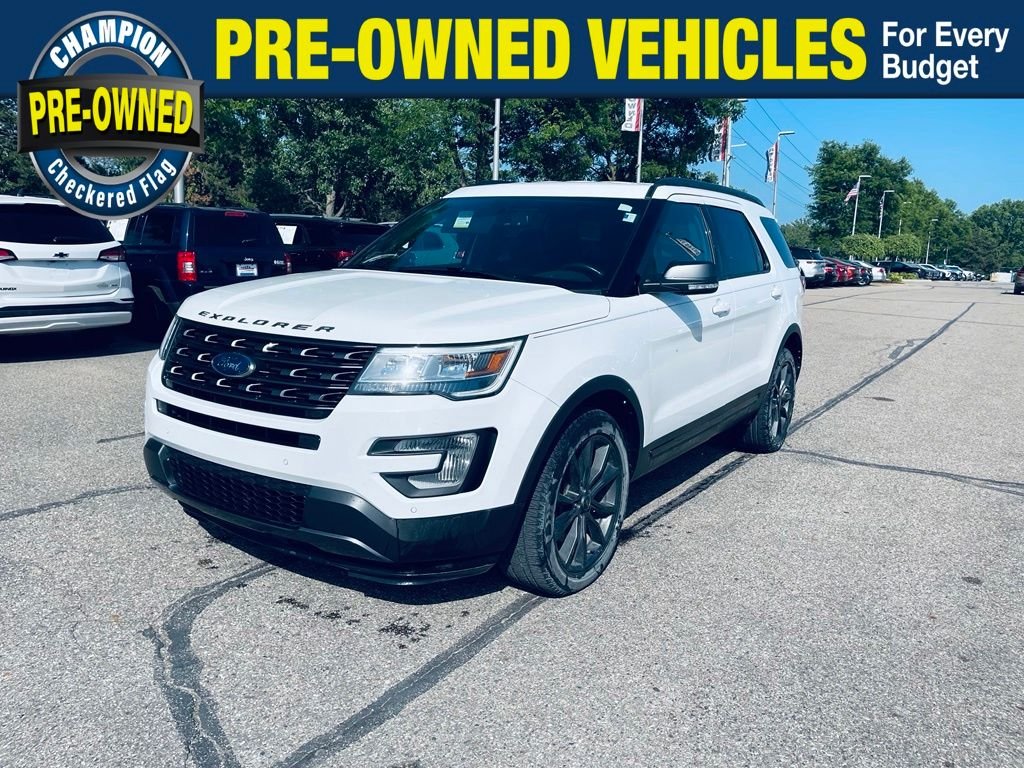 Used 2017 White Ford XLT image 1