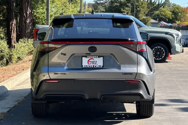 New 2026 Heavy Metal with Midnight Black Metallic roof <sup>1</sup> Toyota  Limited image 5