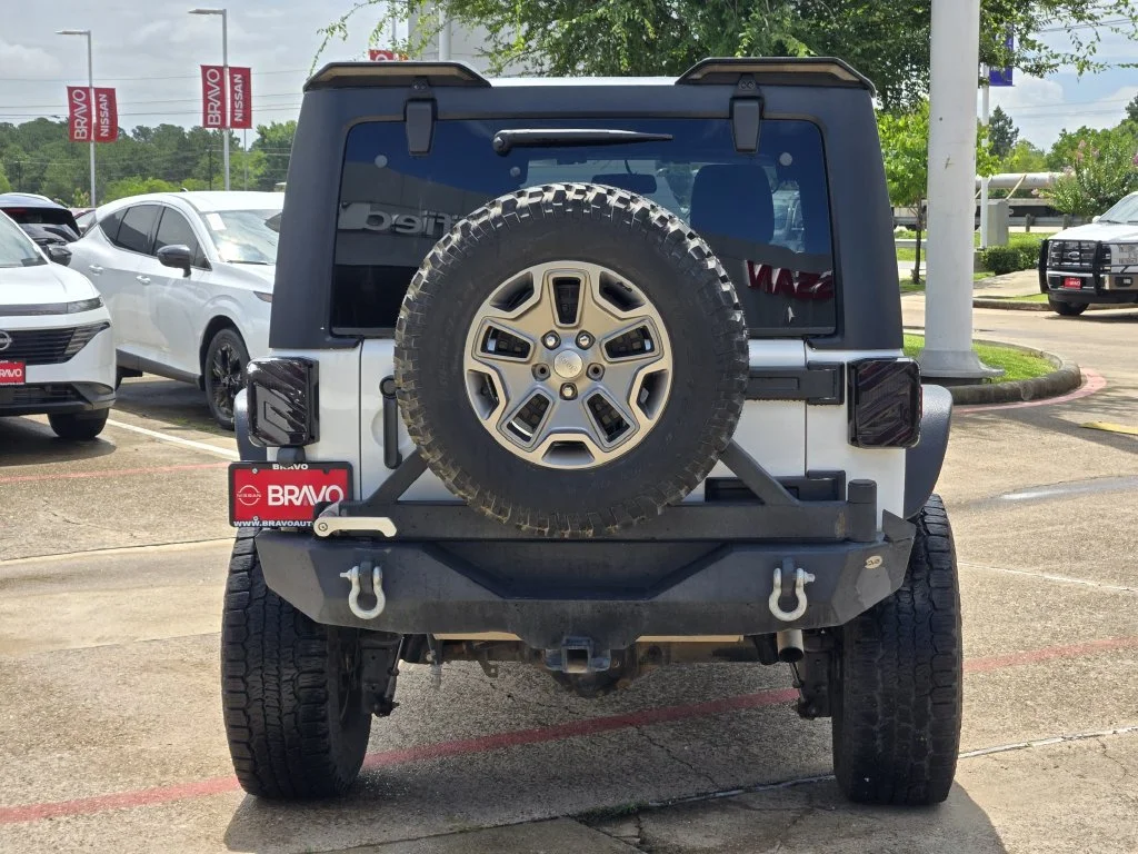 Used 2016 White Jeep Unlimited Rubicon image 7