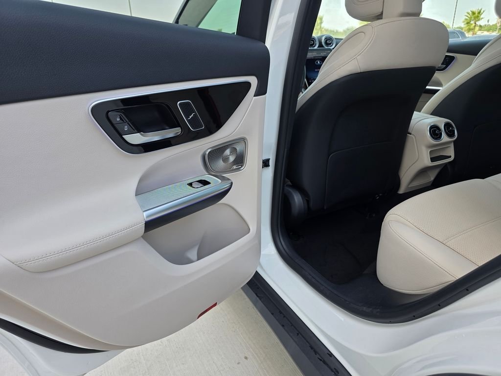 New 2026 Polar White Mercedes-Benz GLC 300 image 13