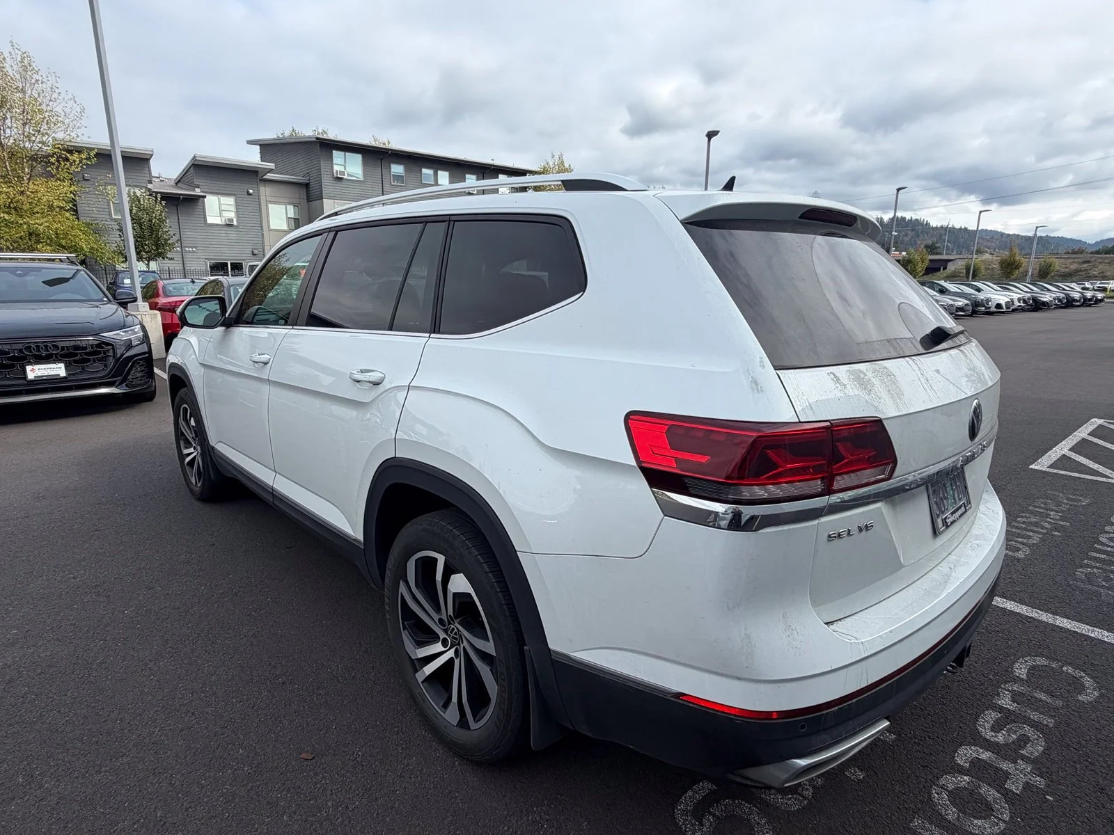 Used 2023  Volkswagen SEL image 3