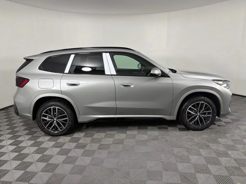 New 2026 Space Silver Metallic BMW xDrive28i image 4