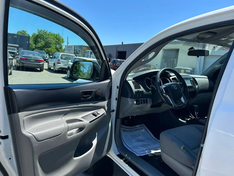 Used 2015 White Toyota Pickup 4D 6 ft image 30