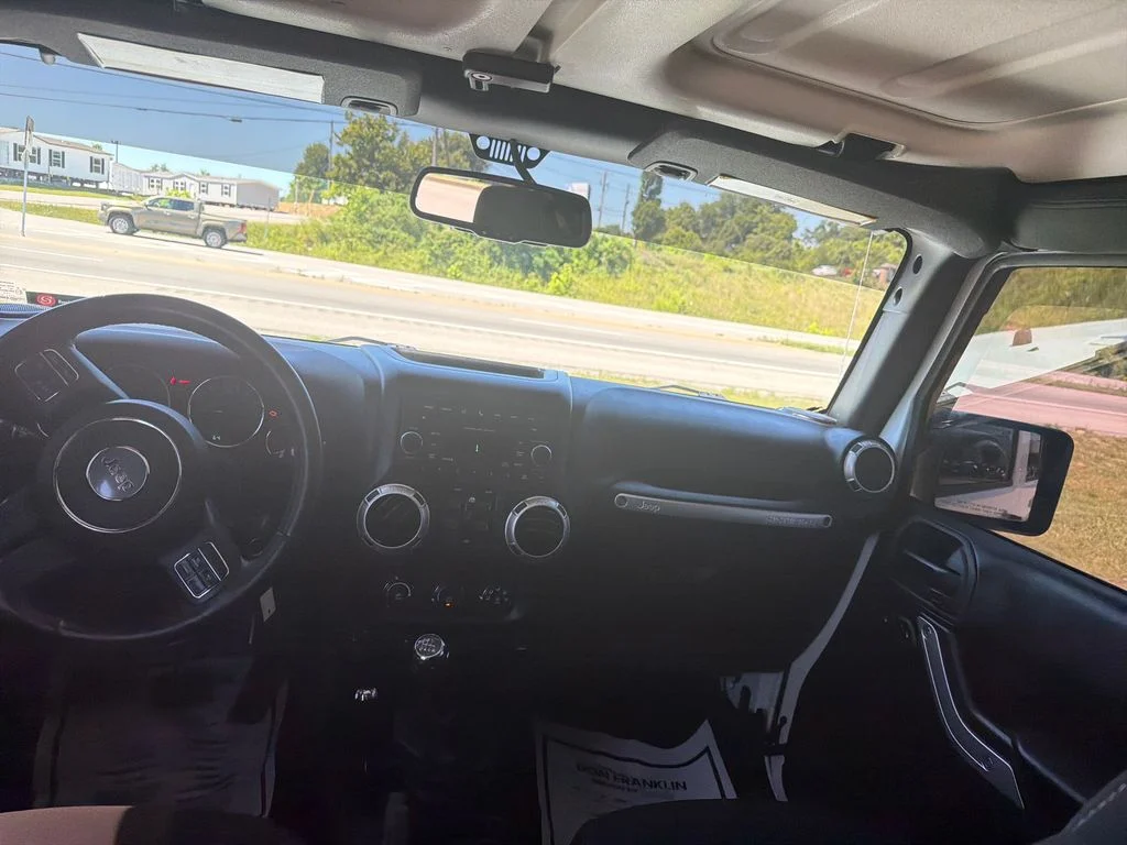 Used 2016 White Jeep Unlimited Sahara image 12