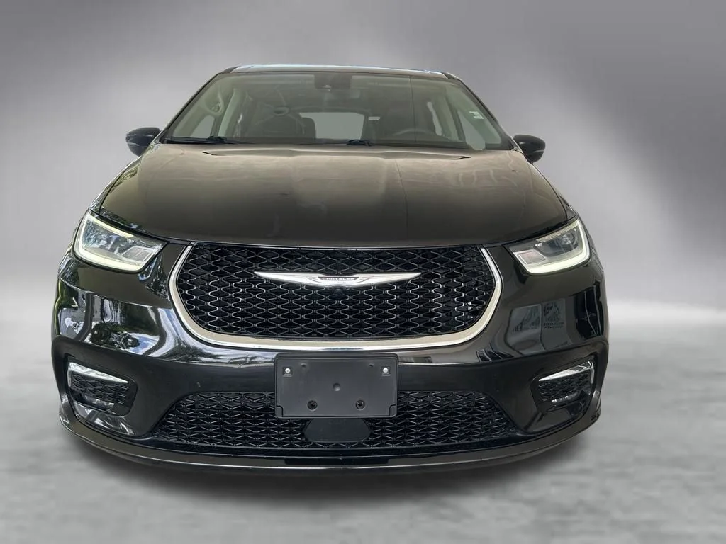 Used 2024 Black Chrysler Touring L image 12