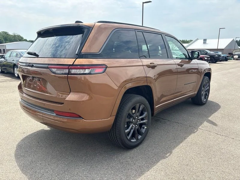 New 2026 Copper Shino Metallic Clear-Coat Exterior Paint Jeep Limited Reserve image 3