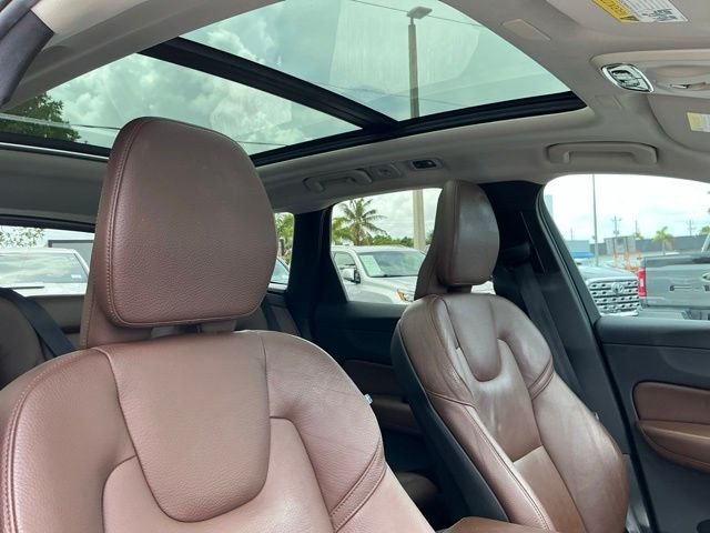 Used 2019 White Volvo T5 Momentum image 41