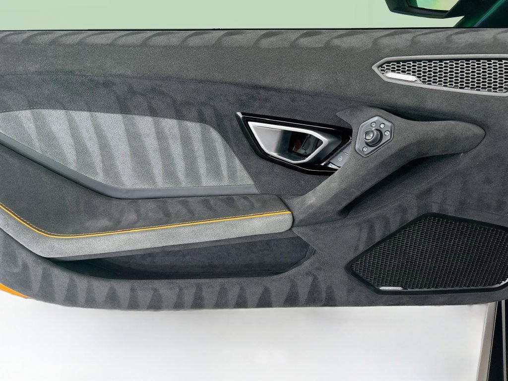 Used 2023 Orange Lamborghini  image 21