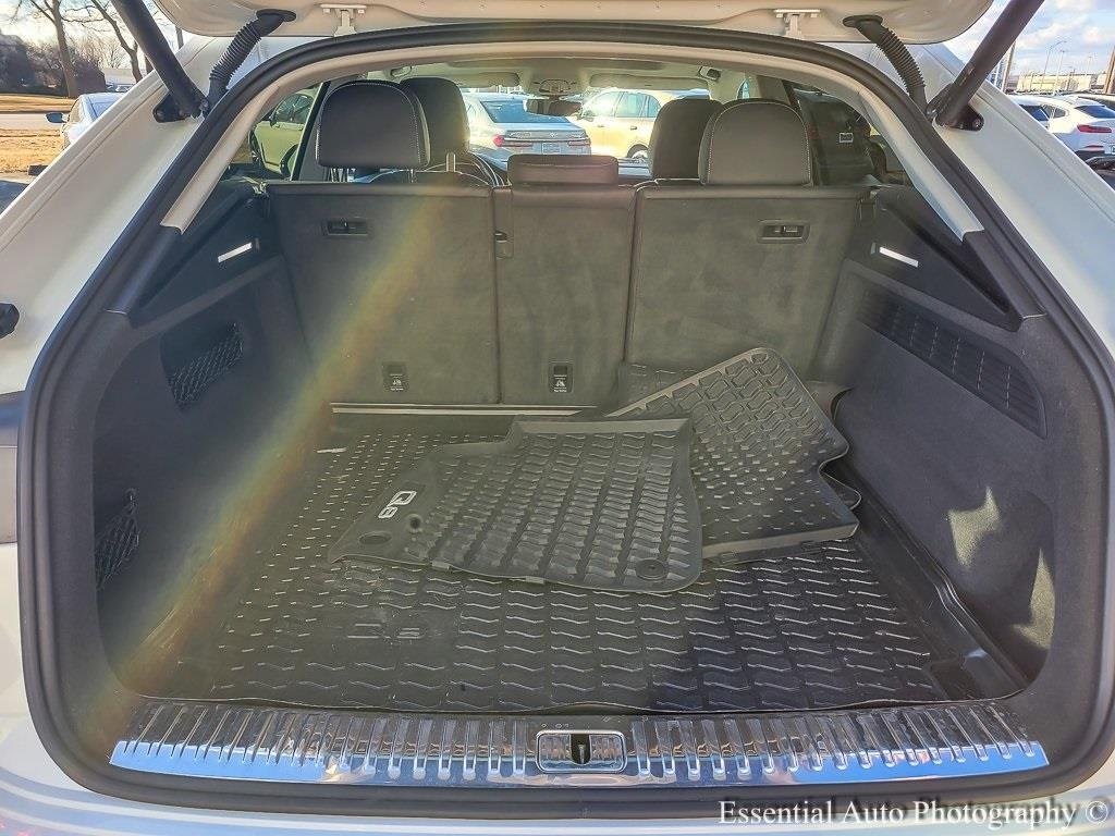 2022 AUDI Q8 - Image 18