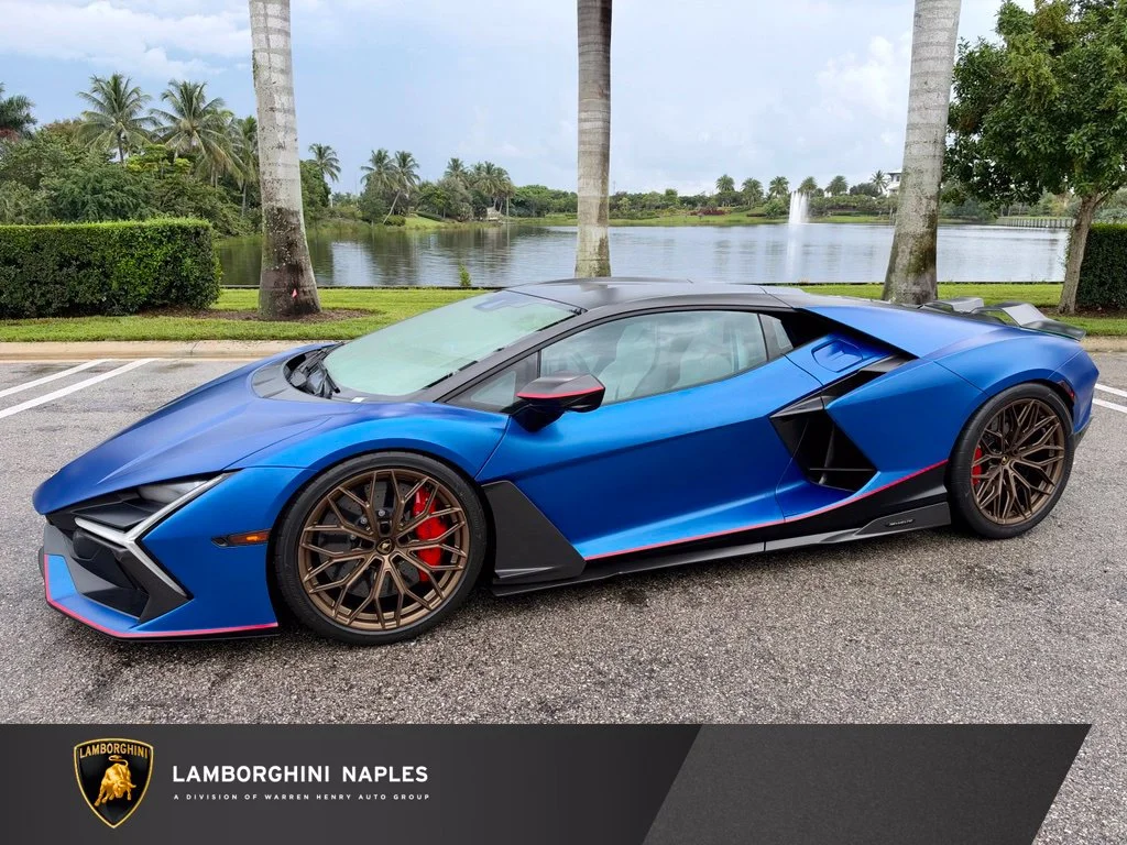 2025 Lamborghini Revuelto Base
