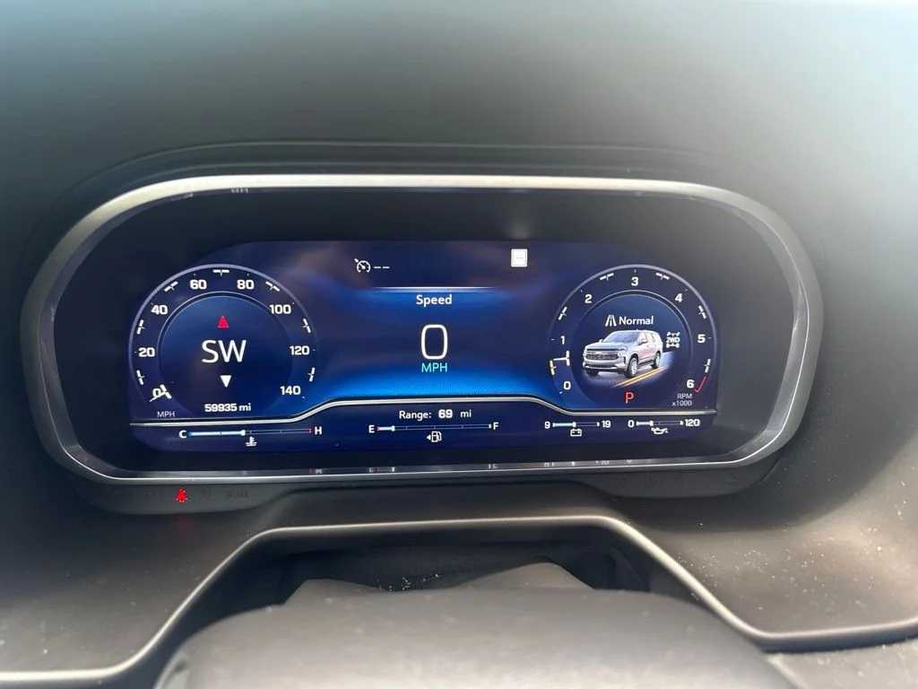 Used 2023 White Chevrolet Z71 image 17