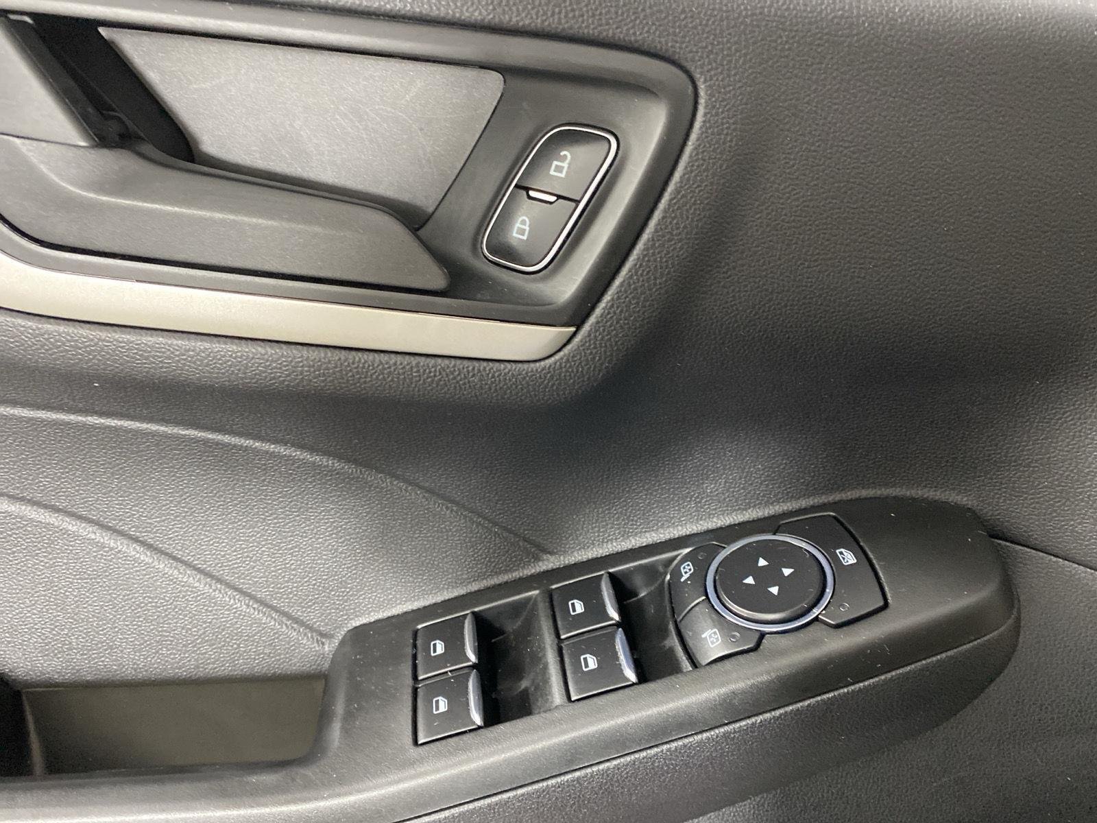 Used 2022 Iconic Silver Ford SE image 14