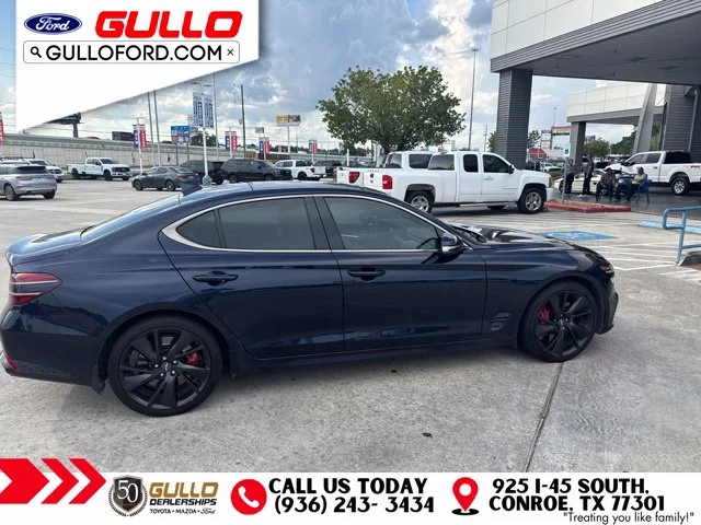 Used 2023 Capri Blue Genesis 3.3T image 3