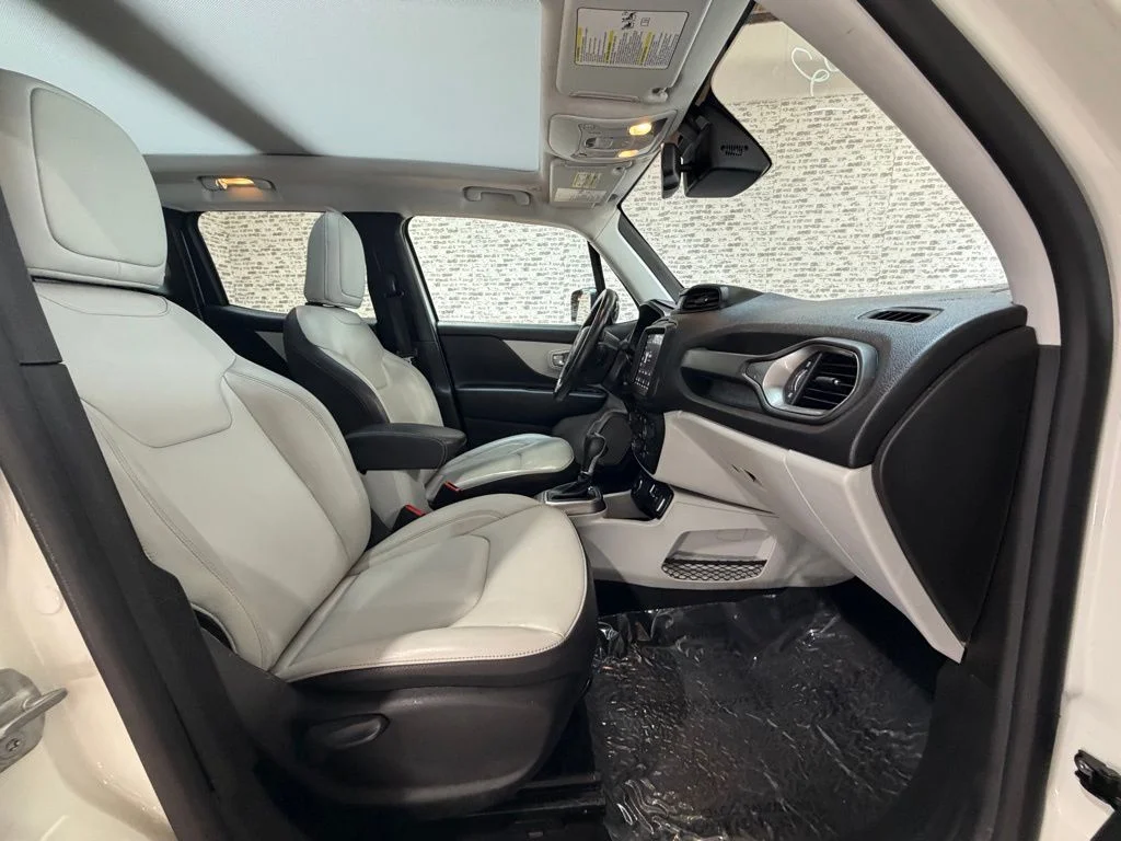 Used 2022 White Jeep Limited image 9