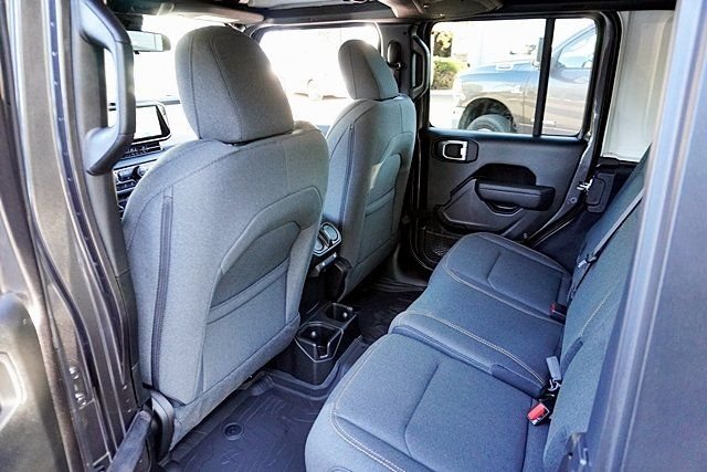 New 2026 Granite Crystal Metallic Clear-Coat Exterior Paint Jeep Sport S image 22