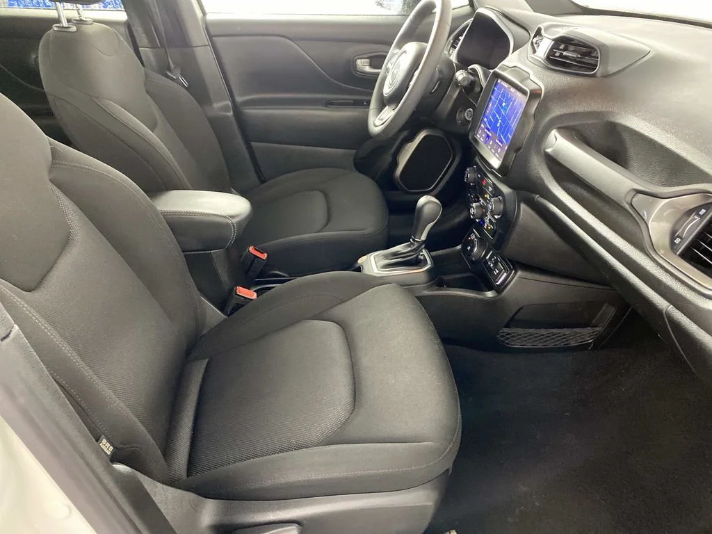 Used 2023 White Jeep Latitude image 11