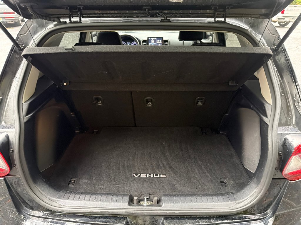 2022 Hyundai Venue SEL - Photo 18