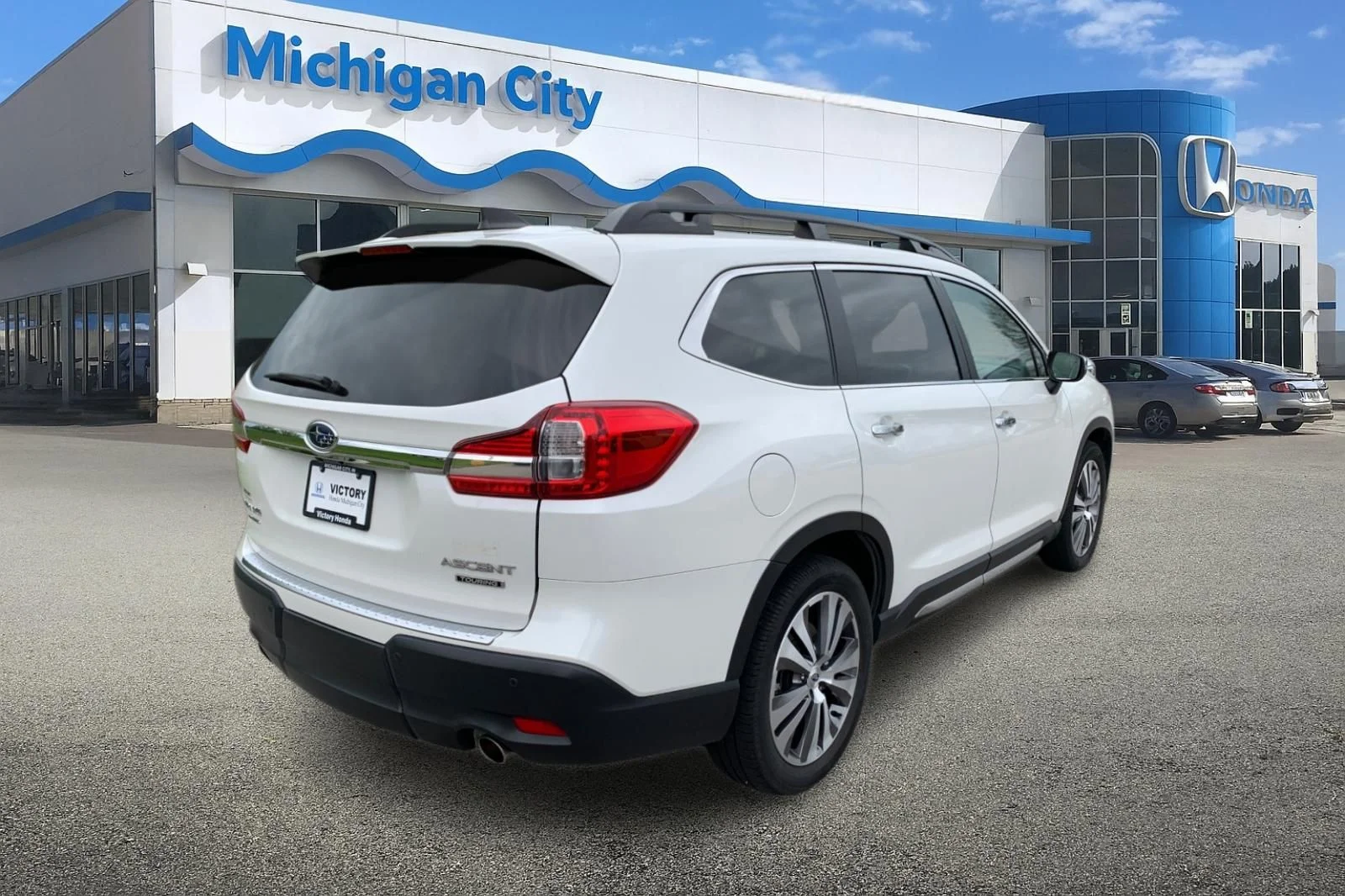 Used 2022 White Subaru Touring image 5