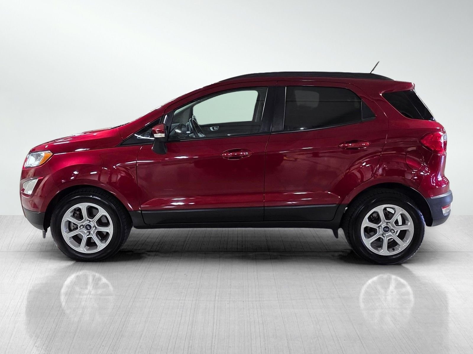 Used 2018 Ruby Red Metallic Ford SE image 4