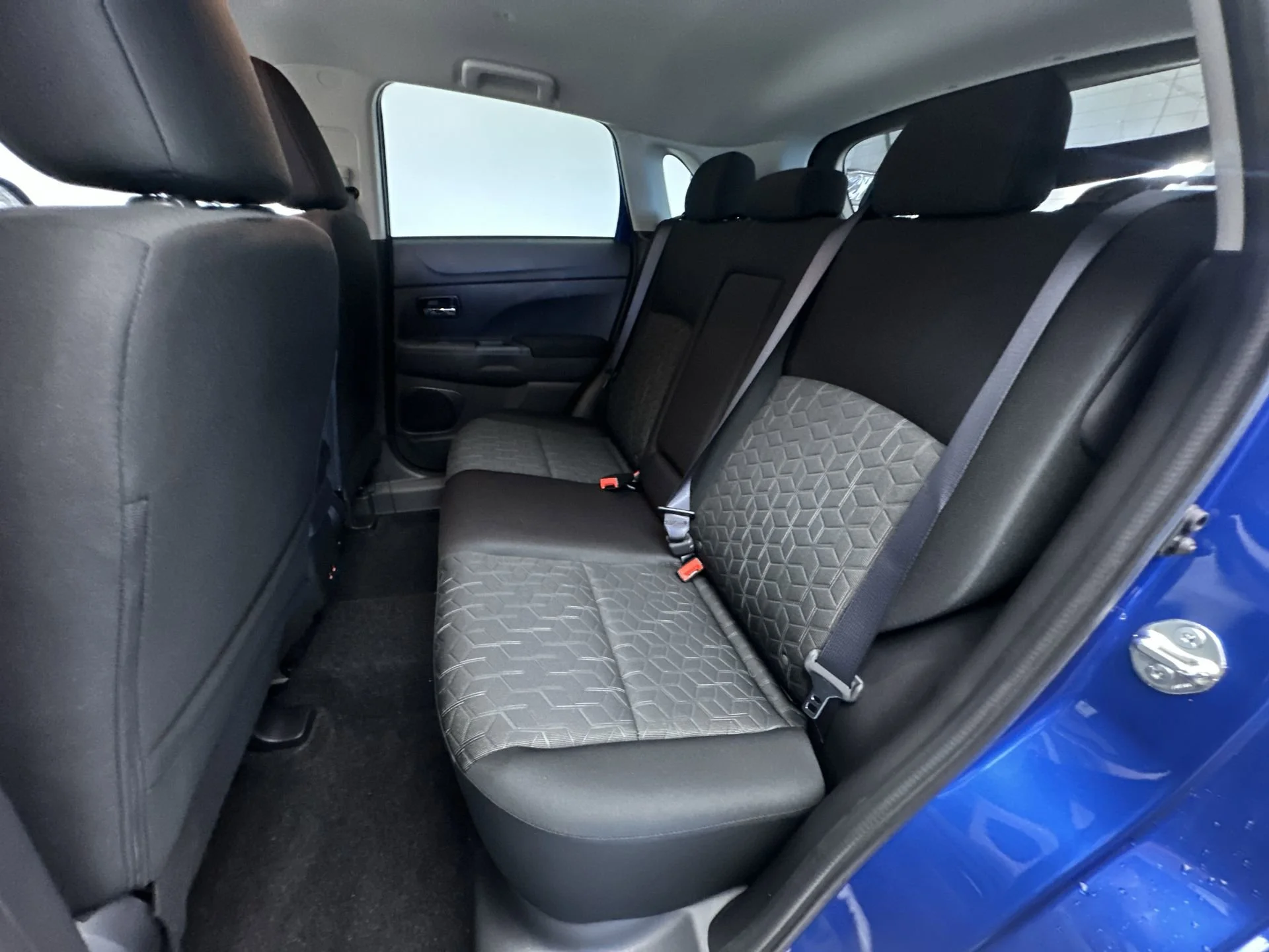 New 2026 Octane Blue Metallic Mitsubishi LE image 22