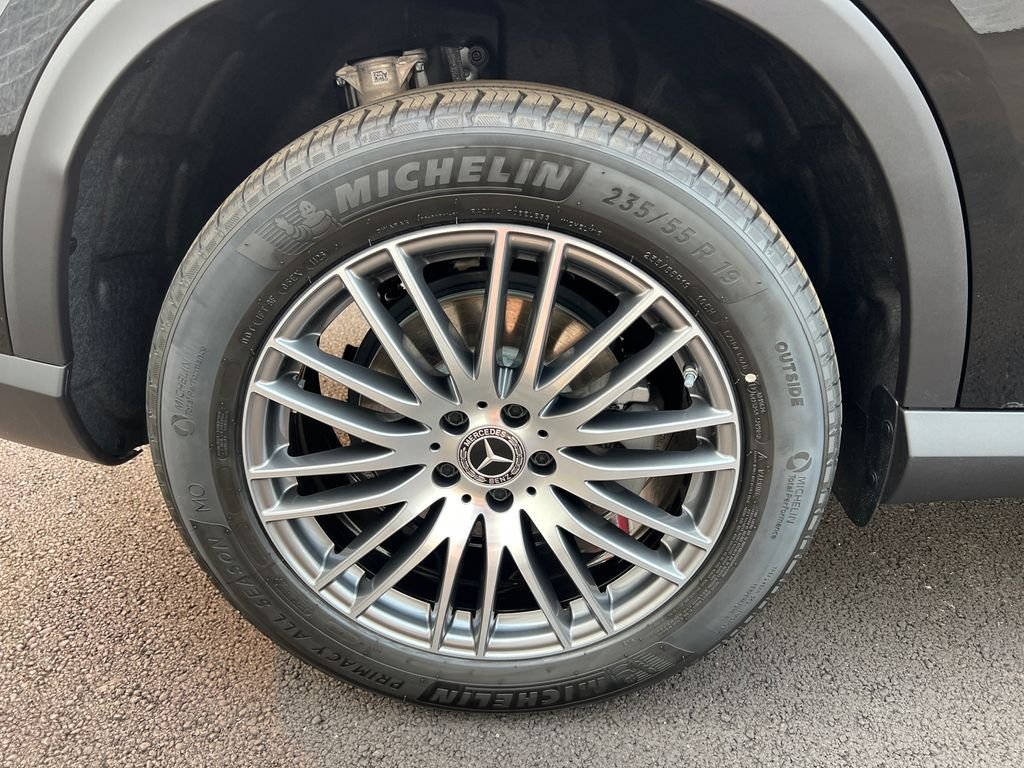 New 2026 Black Mercedes-Benz GLC 300 image 33
