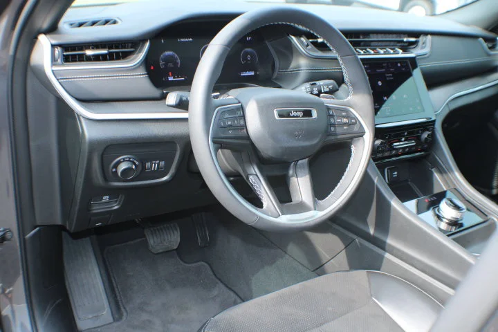 Used 2024 Gray Jeep Altitude X 4x4 image 8