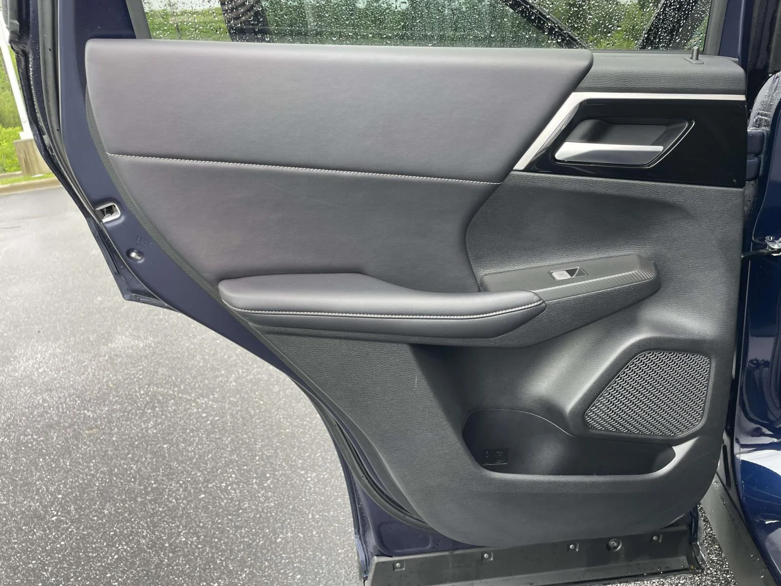 Used 2025 Blue Mitsubishi SE S-AWC image 2