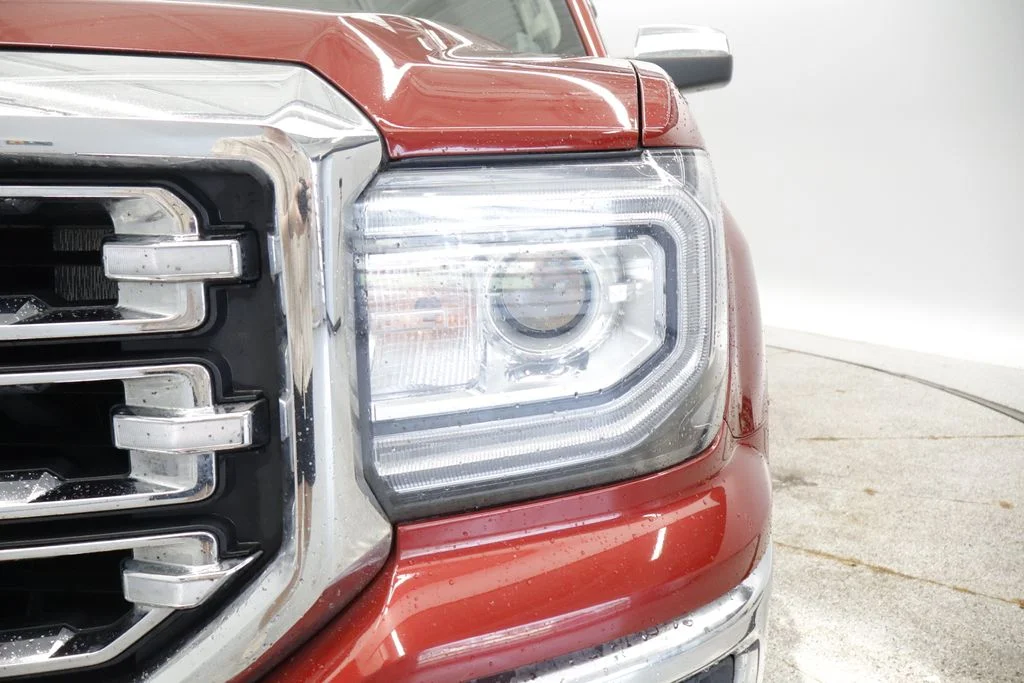 Used 2018 Red GMC SLT image 10