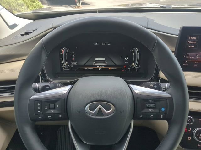Used 2025 Silver INFINITI LUXE image 31