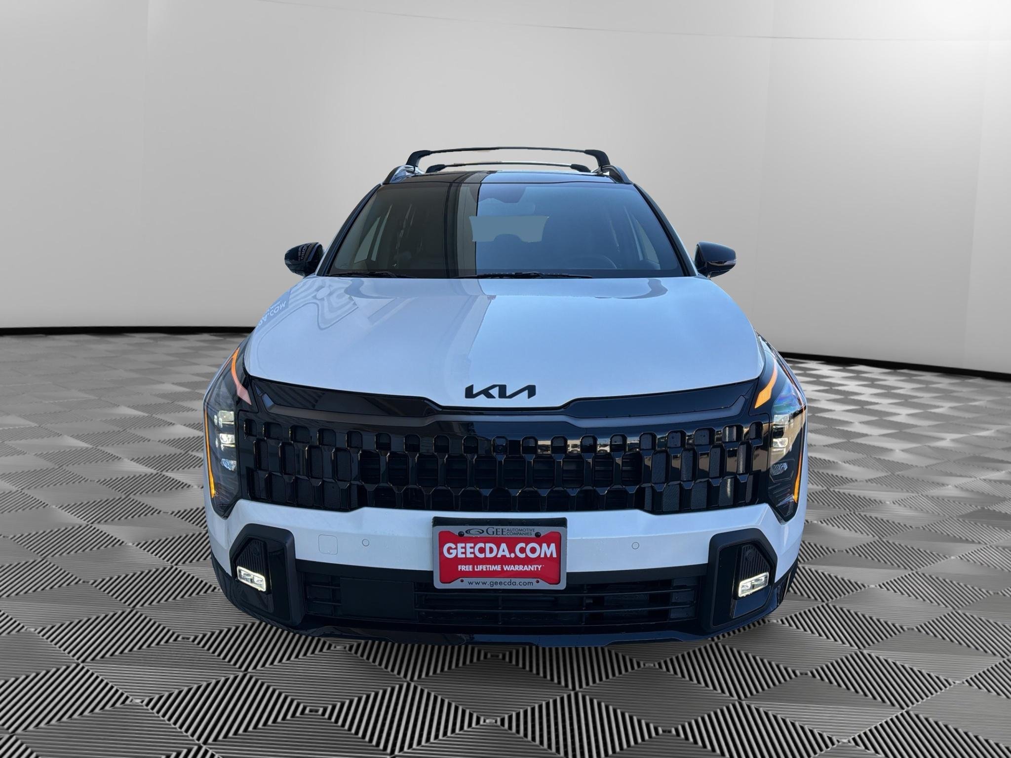 New 2027 Snow White Pearl Kia X-Line image 2