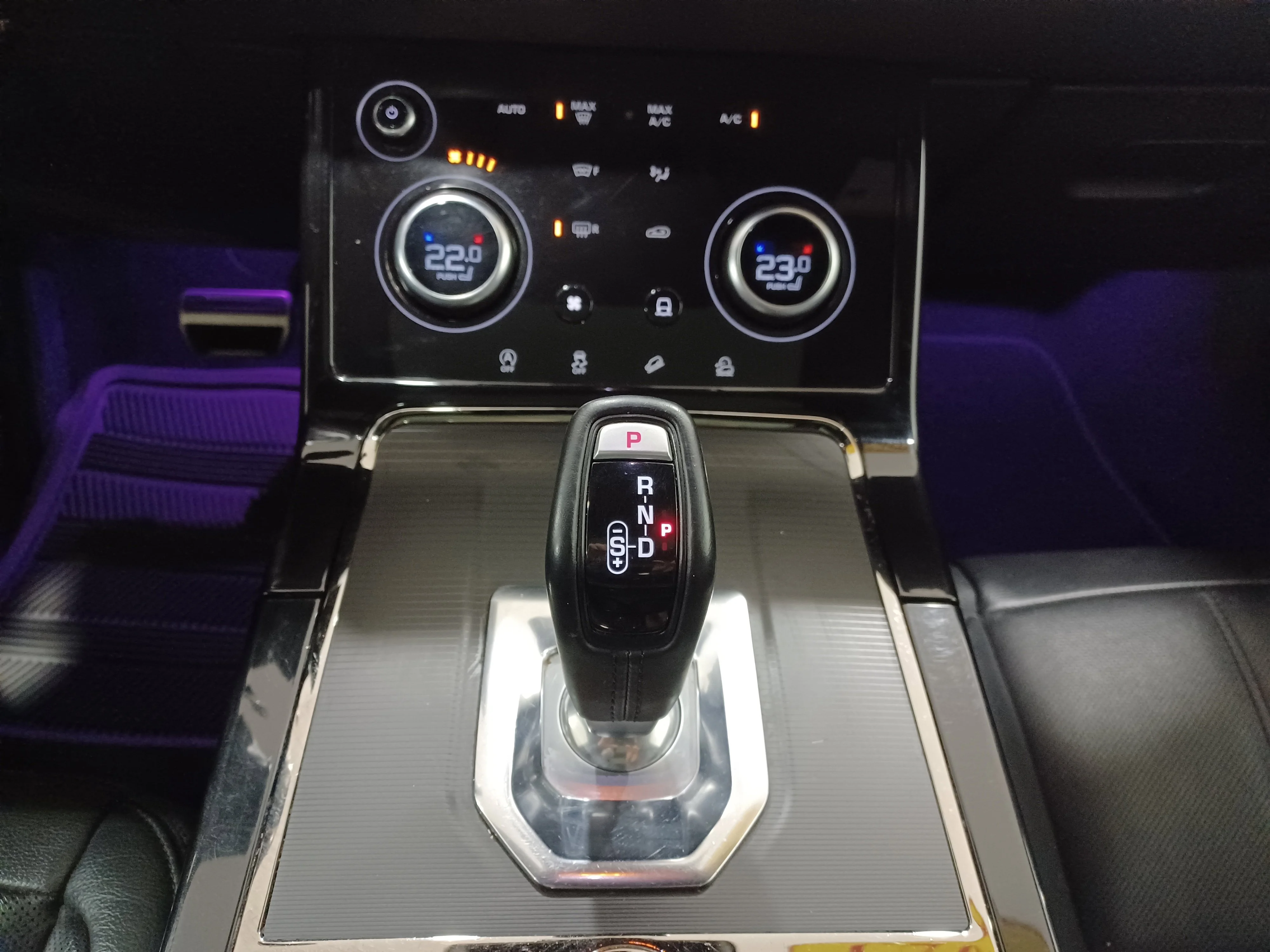 Used 2023 Eiger Grey Metallic Land Rover P250 R-Dynamic SE*Adaptive Cruise | Nav | Pano Roof | Htd Wheel | Htd Leather | Lane Keep Assist image 18