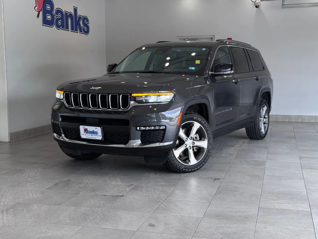 Used 2022 Baltic Gray Metal Jeep Limited image 2