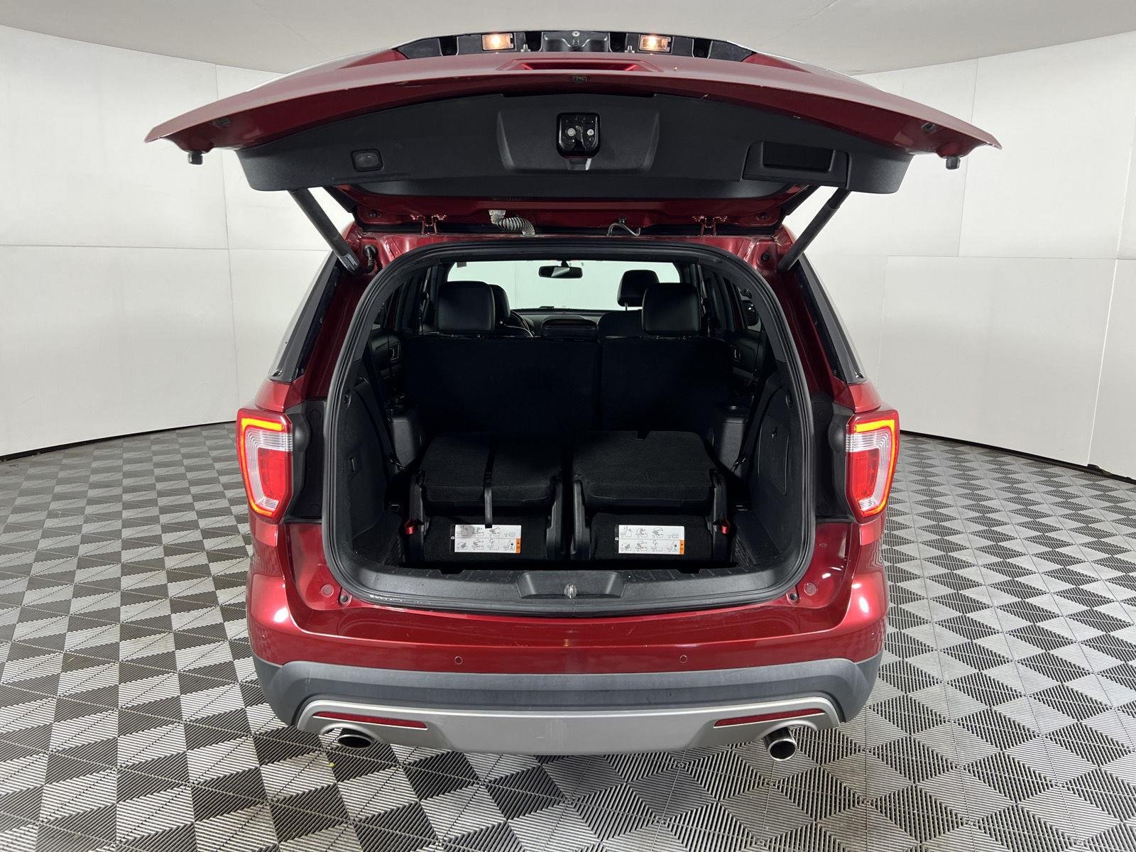 Used 2017 Ruby Red Metallic Tinted Clearcoat Ford XLT image 25