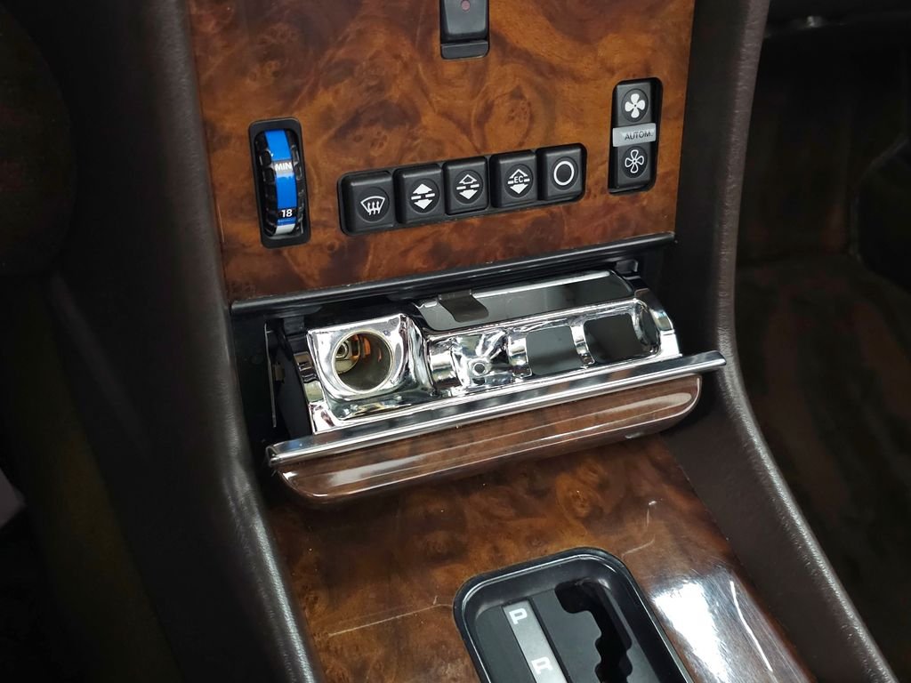 Used 1987 Gold Mercedes-Benz 560 SL image 47