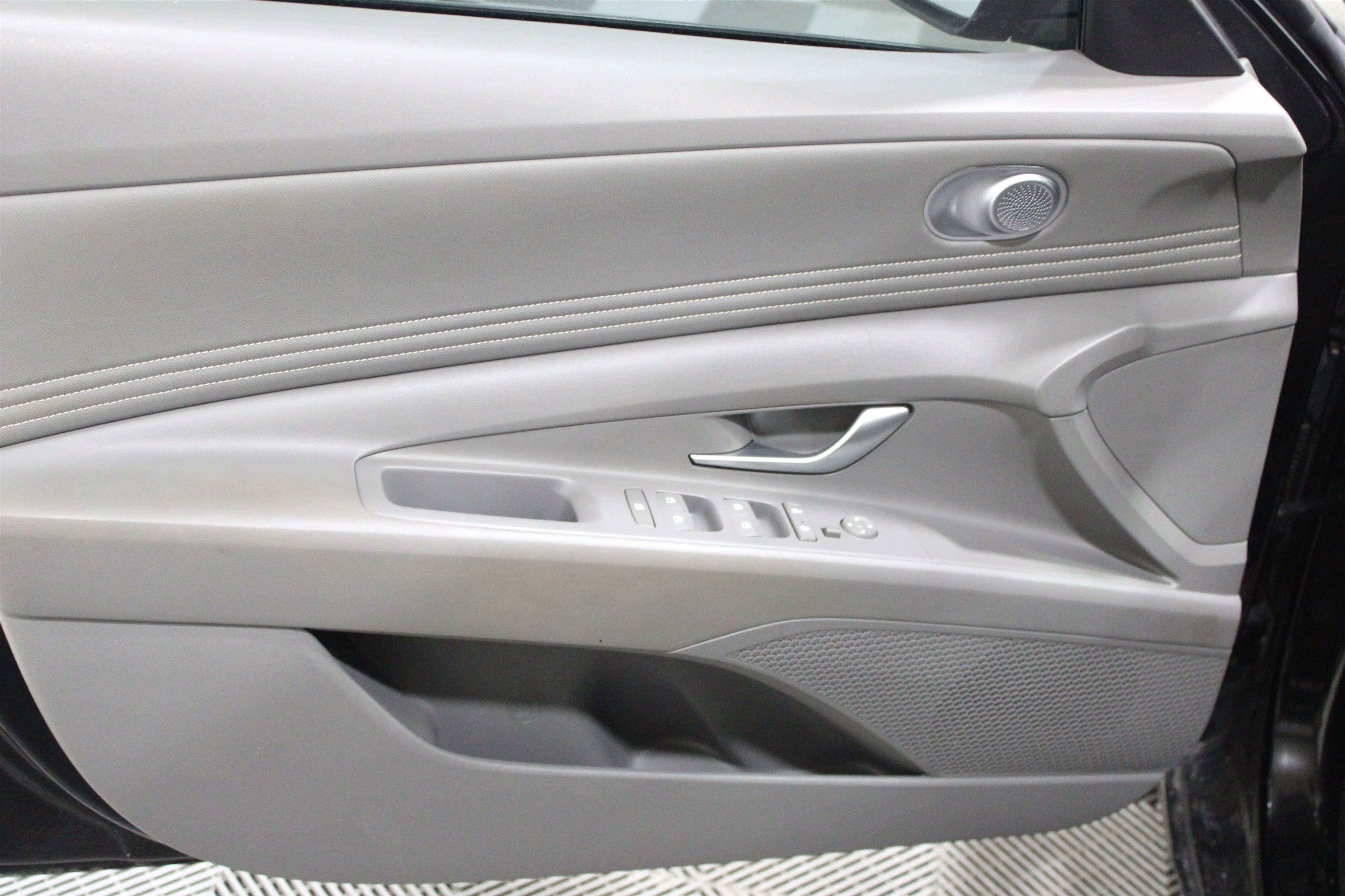 Used 2023 Onyx Black Hyundai SEL image 3