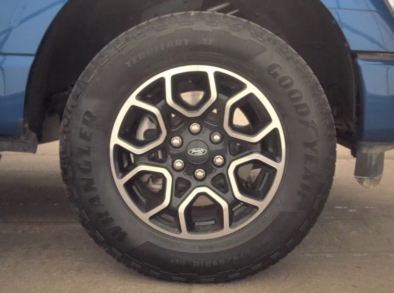 Used 2023 Atlas Blue Metallic Ford XLT image 9