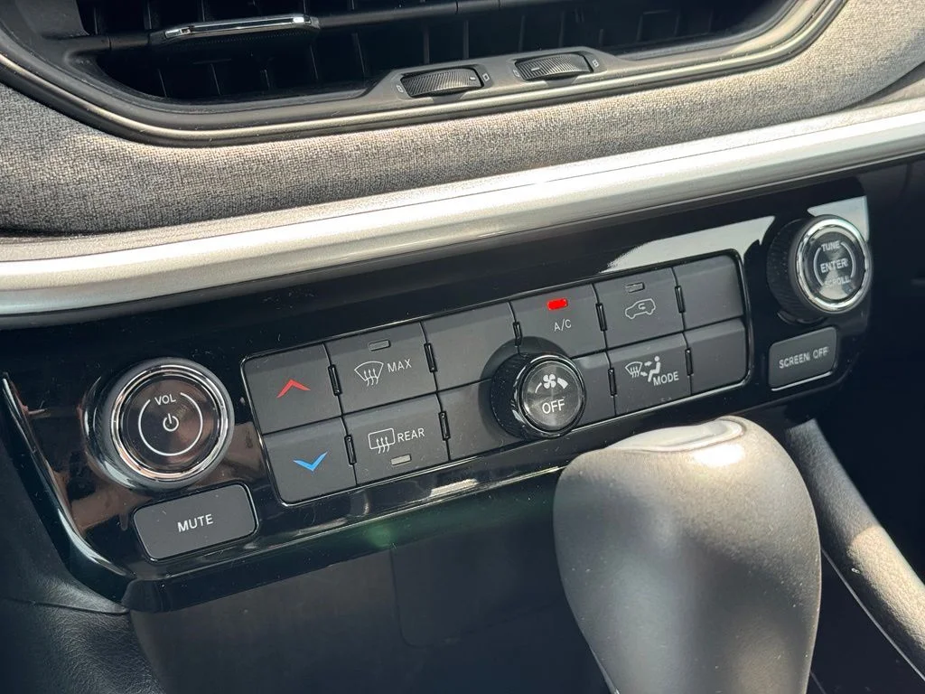 Used 2024 Blue Jeep Latitude image 30