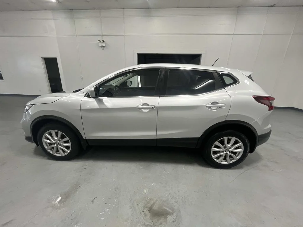 Used 2020 Brilliant Silver Metallic Nissan SLT FWD 1 Owner image 5