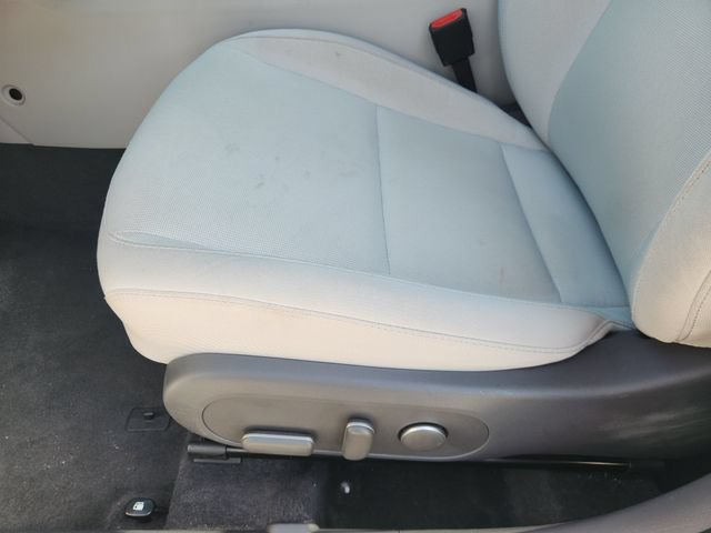 Used 2025 White Hyundai SEL image 25