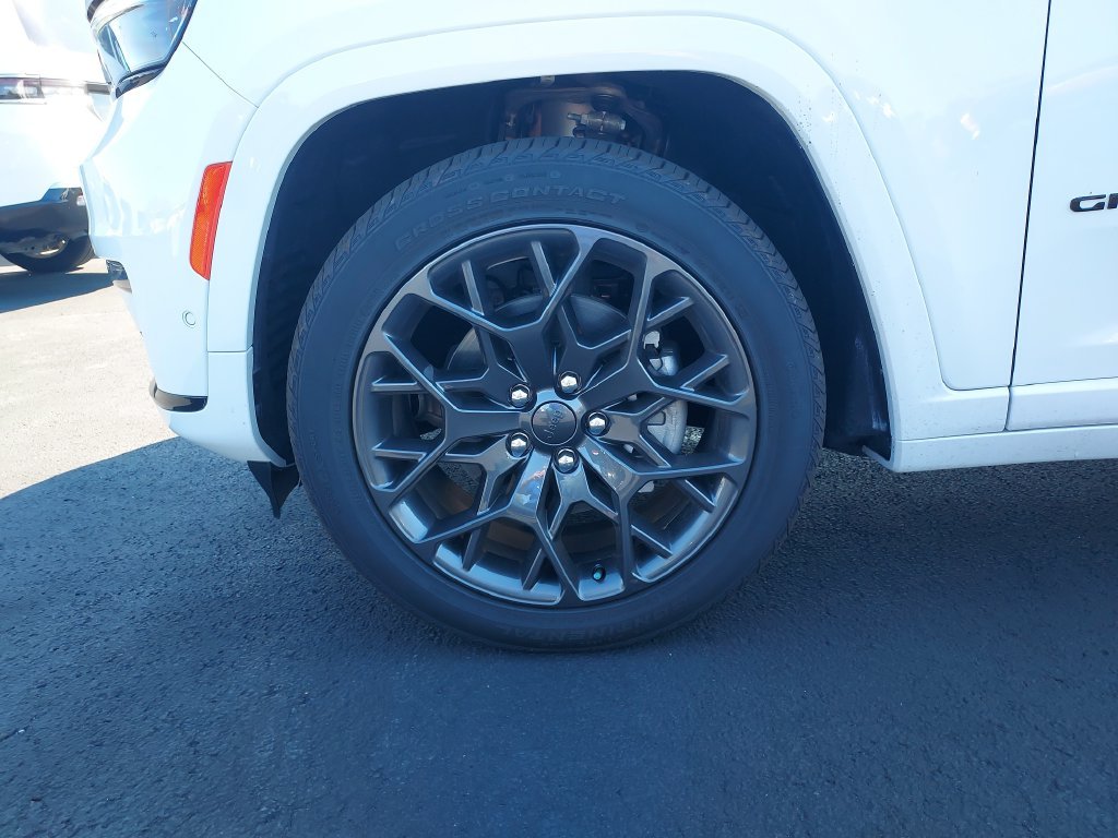 Used 2025 White Jeep Summit image 10