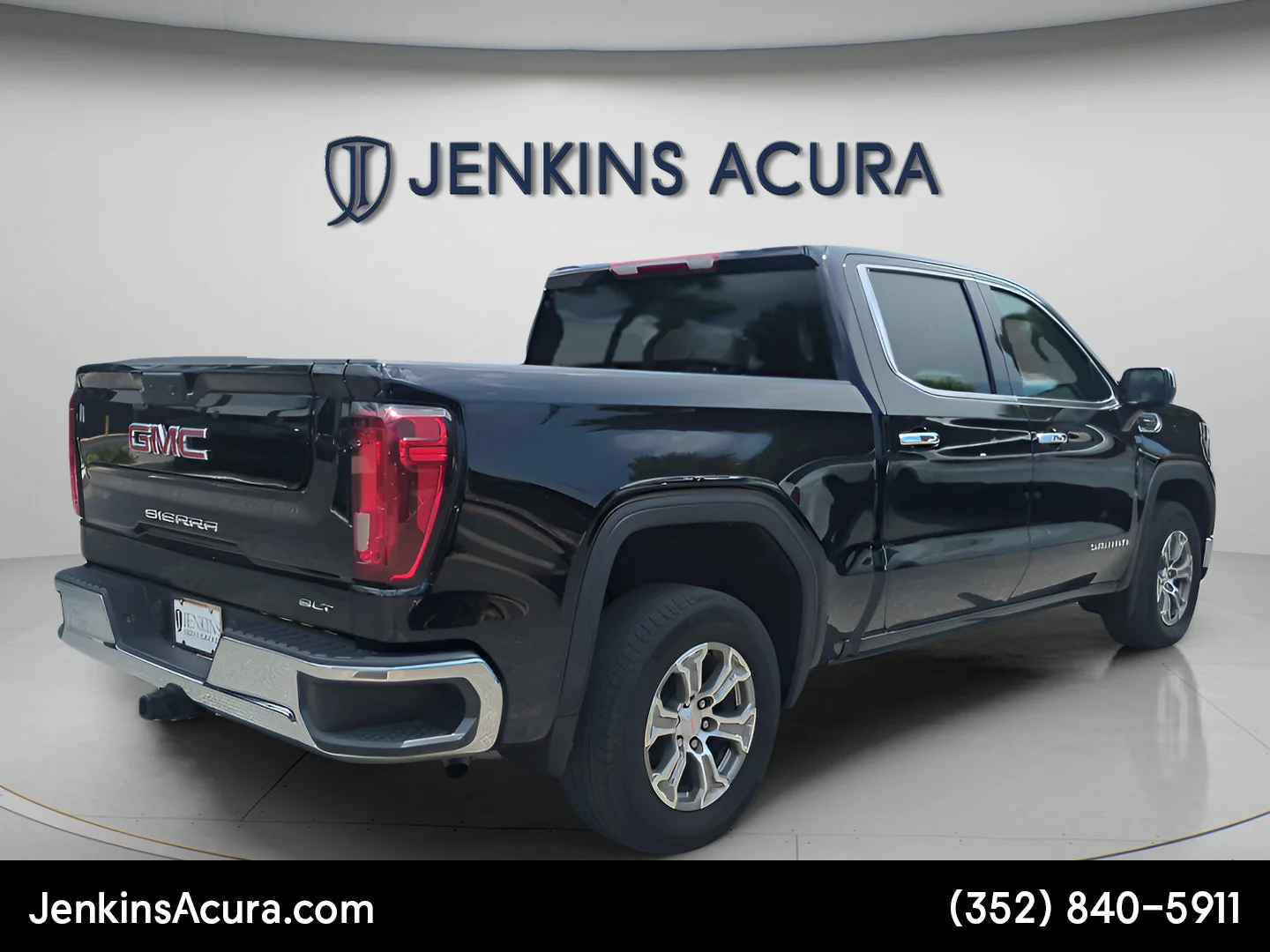Used 2025 Onyx Black GMC SLT image 3