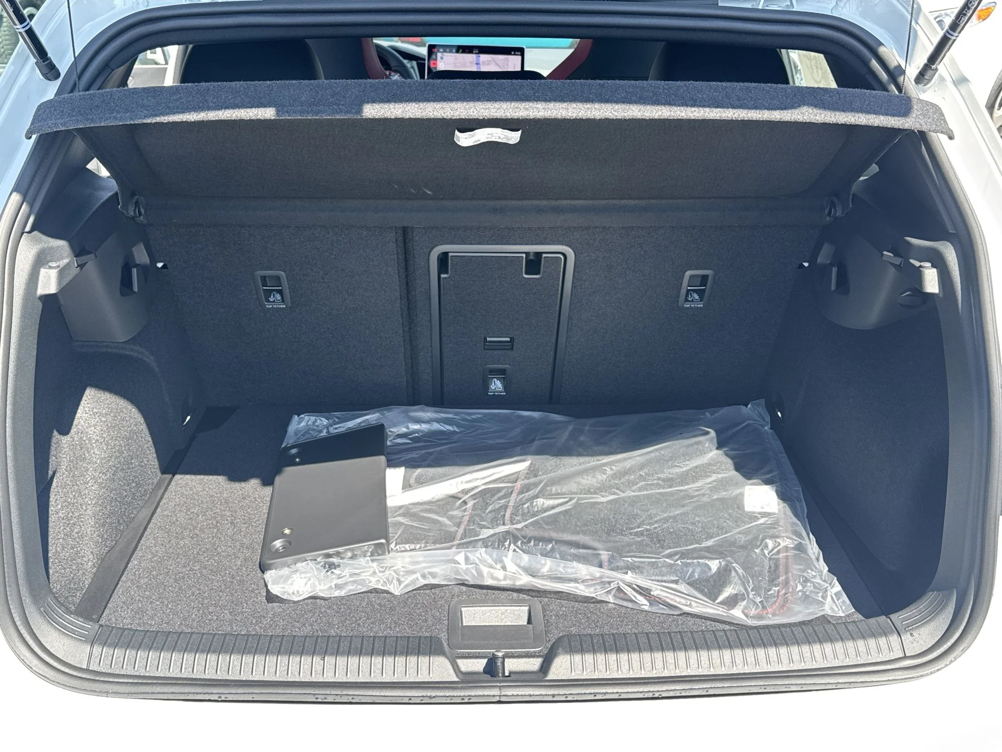 New 2026 Opal White Pearl Volkswagen SE image 32