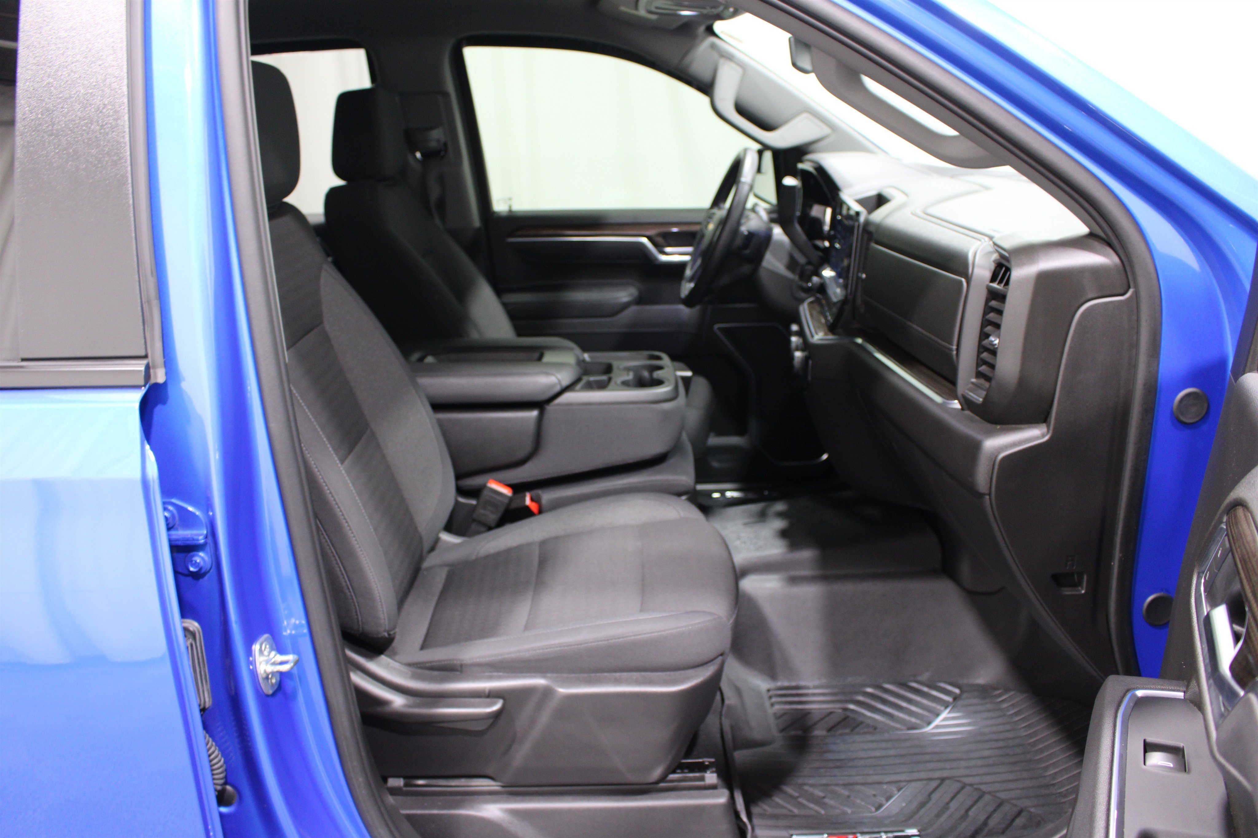 Used 2025 Riptide Blue Metallic Chevrolet LT image 25