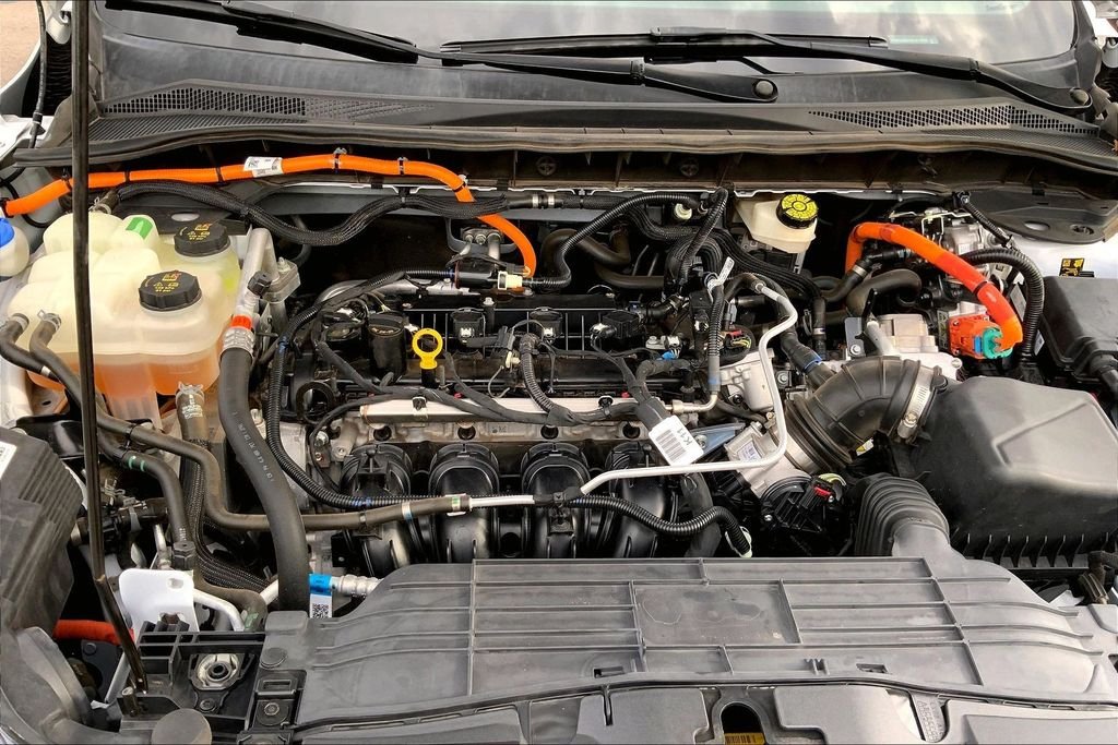 Used 2022 White Ford SE image 29