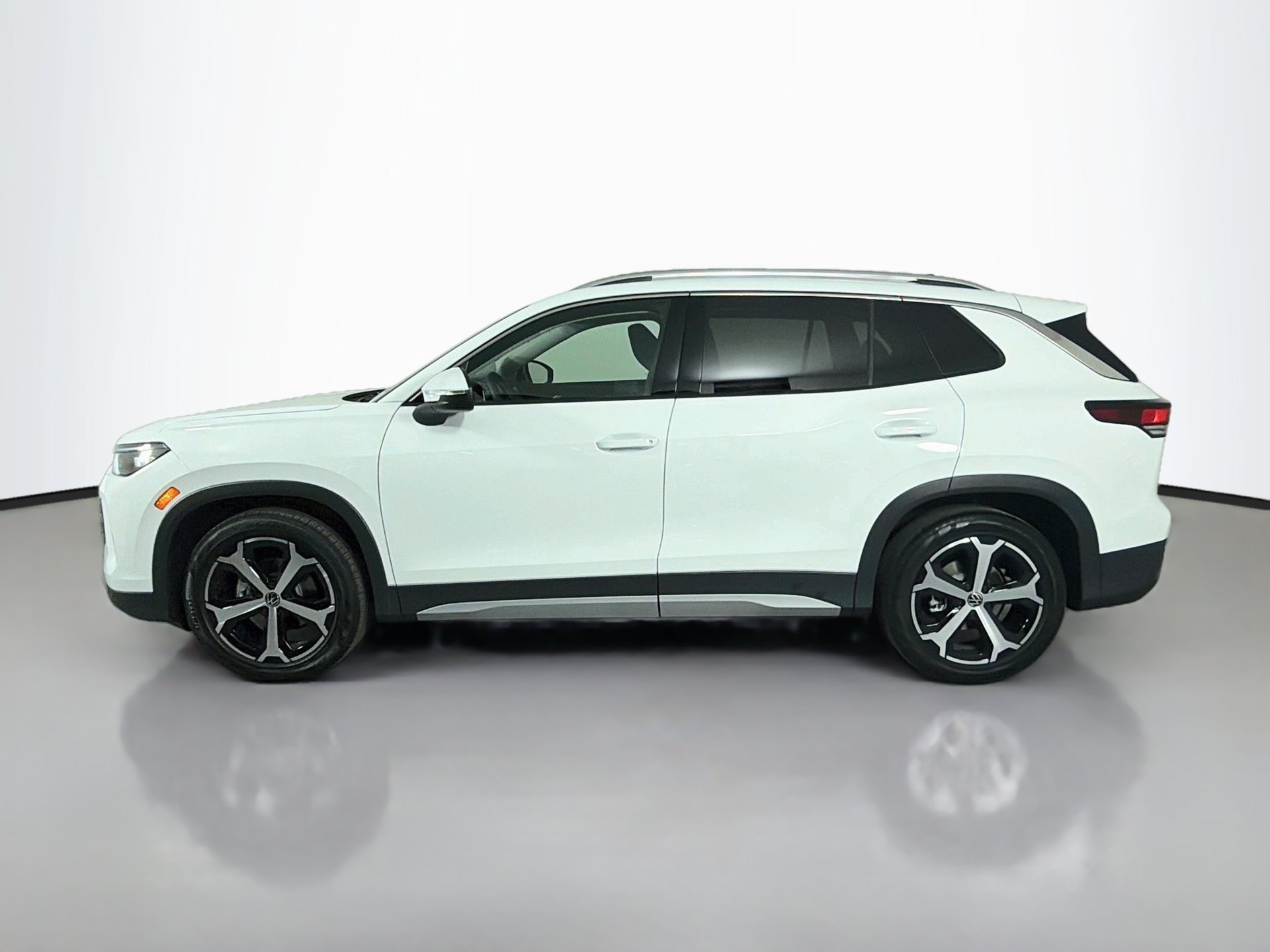 New 2026 White/off-white Volkswagen SE image 8